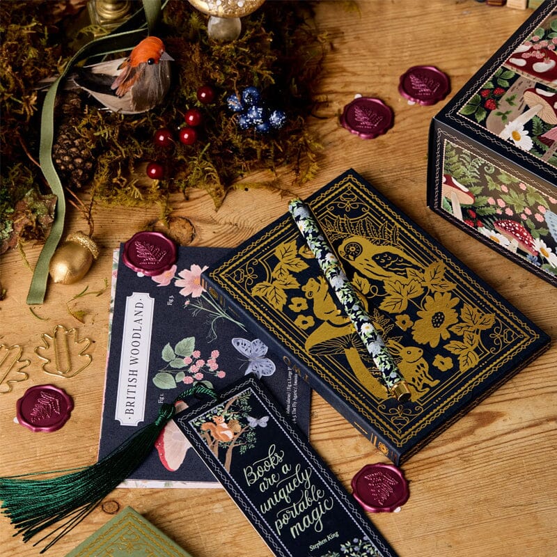 Ripob | 24 Tage Premium Schreibwaren Adventskalender | Limitierte "Winterwald" Edition | 24 Exklusive Schreibwarenüberraschungen | Nachhaltig & Plastikfrei | Inklusive Kalender 2025 & Zubehör