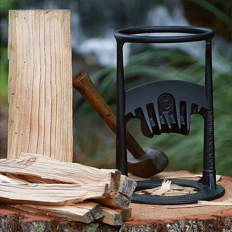 Holzspalter TitanSplit – Sicheres Holzspalten aus Gusseisen für Kamin und Camping