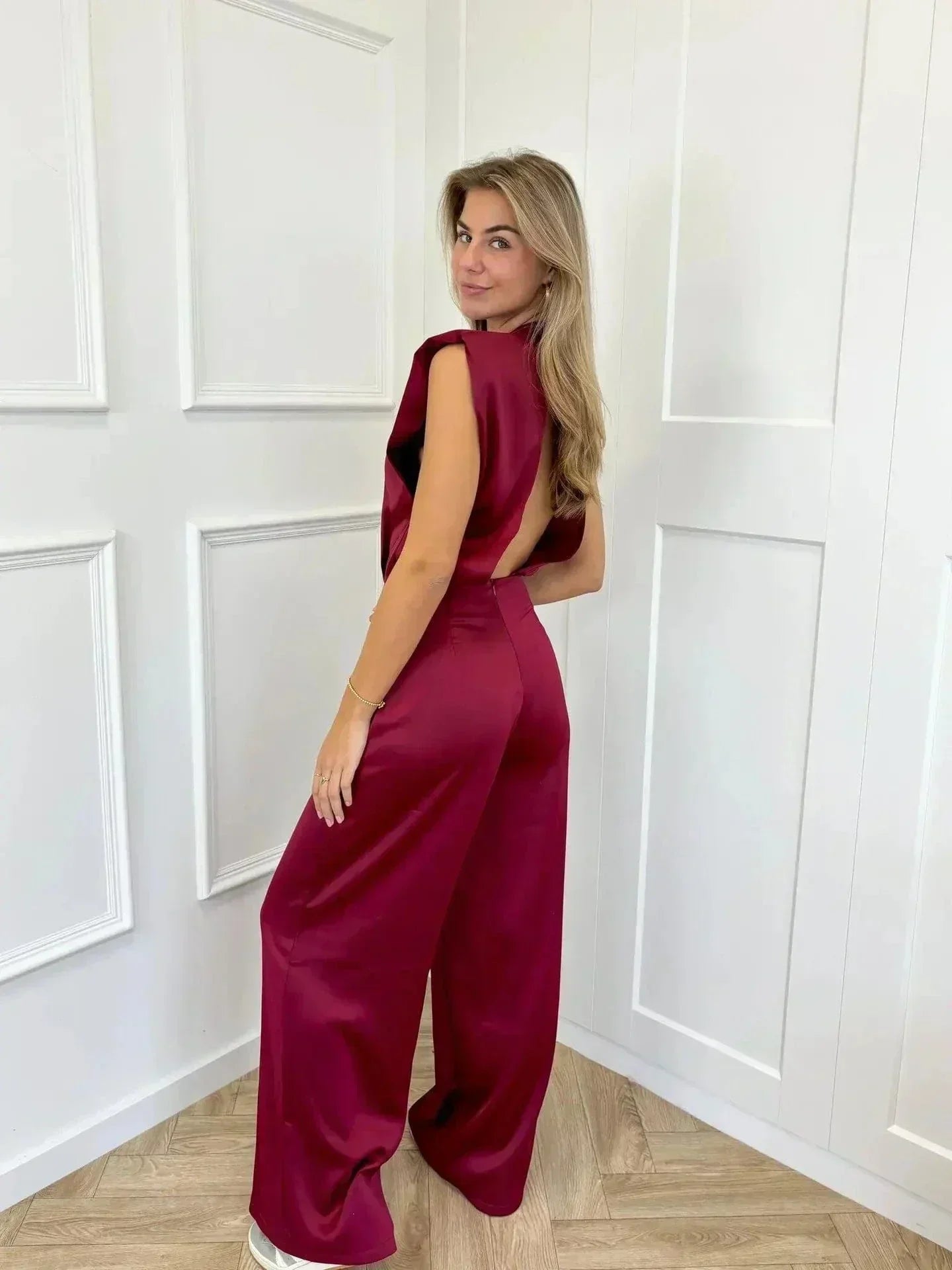 Damen Rückenfreier Jumpsuit mit Weiten Beinen – Elegant & Leicht